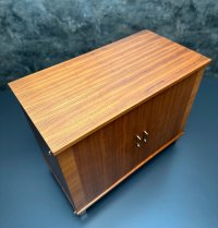 Schöne Vintage Kommode mit Flügeltüren Mid-Century Kommode Retro - Bild 9