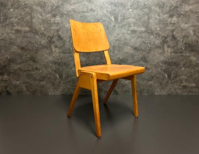 25 Vintage Stapelstühle Holz Gastro Bistro