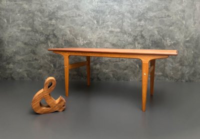 Dänischer Couchtisch 1960er Teak & Eiche restauriert