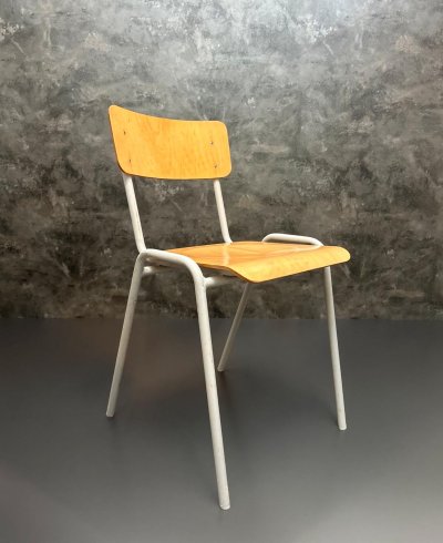 Vintage Stahlrohr-Stuhl mit Holzsitzschale
