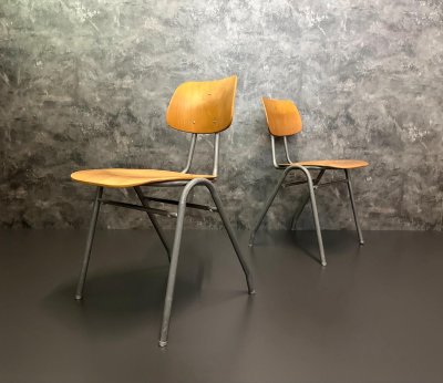 60x Vintage Stapelstühle grau Metall